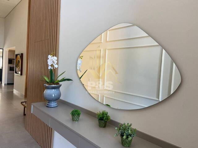 #201 - Casa em condomínio para Venda em Botucatu - SP