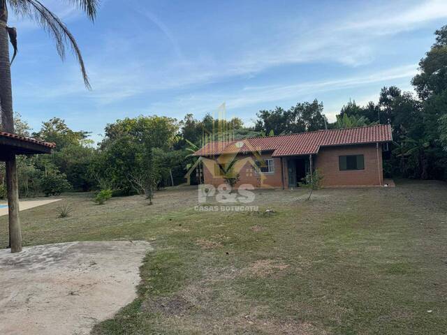 Casa para Venda em Botucatu - 2